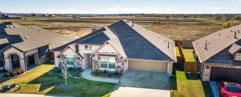 Discover Fort Worth's suburban gems: Benbrook's lakeside retreat, Saginaw's community spirit, Burleson's historical blend, Keller's upscale allure, Mansfield's education hub, and Aledo's rural charm. Explore trends shaping these areas and the future of Fort Worth's suburban real estate. Find your perfect suburban haven in the Western Jewel of Texas.