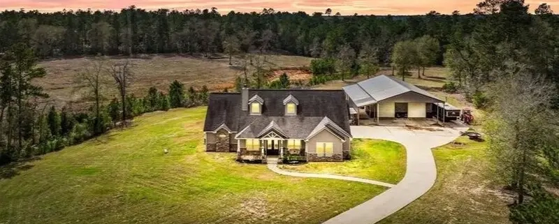 Discover the timeless allure of rural living in Texas, from sprawling landscapes to close-knit communities. Escape urban stress and embrace nature's wonders. Find your sanctuary beneath the Texan skies!